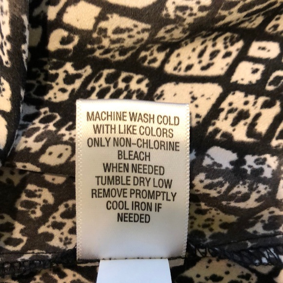 Snake Skin Print Button Down Blouse Top Long Sleeve Black Gray Medium - Picture 6 of 6